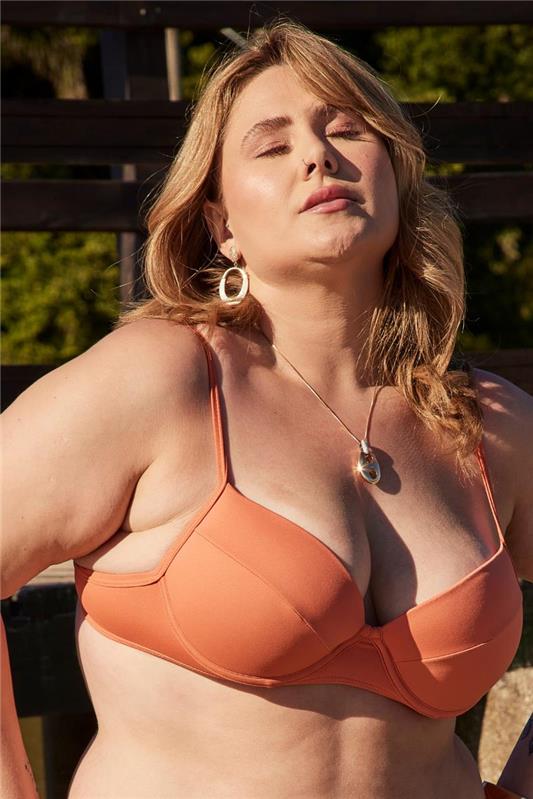 Top Plus Size Com Recortes