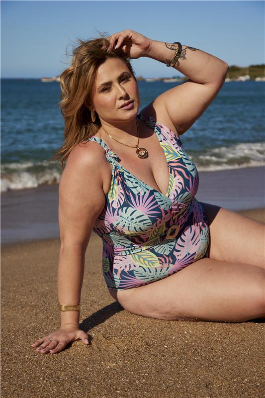 Maio Plus Size Com Acessório Na Frente