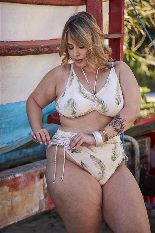 Biquíni Plus Size Detalhe Em Roletes No Meio Calcinha Fio Com Roletes Nas Laterais